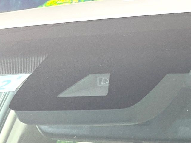 【トヨタセーフティセンス】走行中に前方の車両等を認識し、衝突しそうな時は警報とブレーキで衝突回避と被害軽減をアシスト。より安全にドライブをお楽しみいただけます。