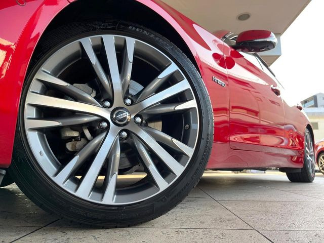 �y����19�C���`�A���~�z�C�[���z�O�ςɃ}�b�`���������A���~�z�C�[���𑕒����Ă���܂��B�e��ЊO�A���~�z�C�[����A�X�^�b�h���X�^�C�����戵�����Ă���܂��B���񂲑��k����������