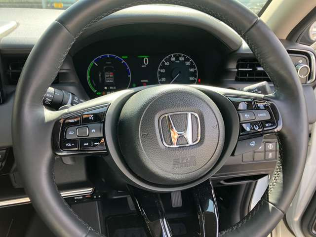 ★本革巻ステアリング★しっとりと手に馴染む本革ならではの感触!確かな操作感!