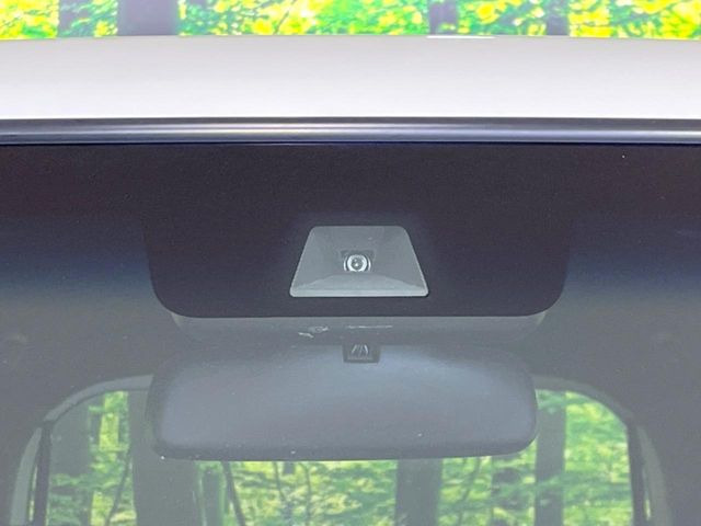 �y�z���_�Z���V���O�z���s���ɑO���̎ԗ�����F�����A�Փ˂������Ȏ��͌x��ƃu���[�L�ŏՓˉ���Ɣ�Q�y�����A�V�X�g�B�����S�Ƀh���C�u�����y���݂��������܂��B