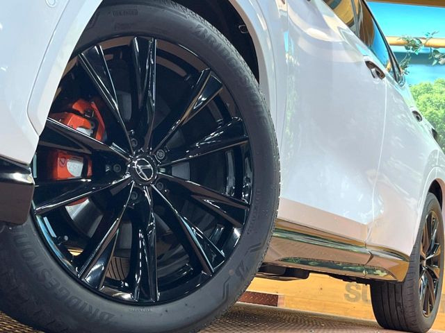 【純正20インチアルミホイール】外観にマッチした純正アルミホイールを装着しております。各種社外アルミホイールや、スタッドレスタイヤも取扱いしております。是非ご相談ください♪