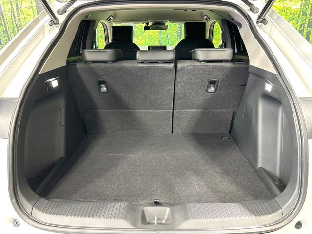 ���i�̂���������ʋ΁A���}���ɏ\���ȉ׎��X�y�[�X���m�ۂ��Ă���܂��B�Z�J���h�V�[�g��|���ƁA�傫�ȉו��̐ύڂ��\�ł���