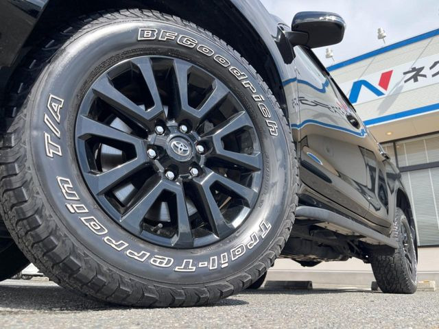 �y�O���[�h��p����18�C���`�A���~�z�C�[���z�f�U�C�����̍��������A���~�z�C�[���𑕒����Ă���܂��B�e��ЊO�A���~�z�C�[����A�X�^�b�h���X�^�C�����戵�����Ă���܂��B���񂲑��k����������