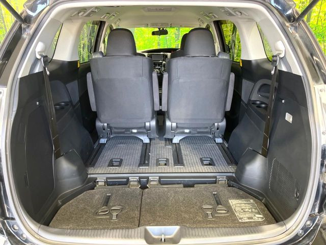 ���i�̂���������ʋ΁A���}���ɏ\���ȉ׎��X�y�[�X���m�ۂ��Ă���܂��B�Z�J���h�V�[�g��|���ƁA�傫�ȉו��̐ύڂ��\�ł���