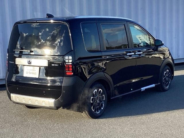 フリード1.5 e:HEV クロスター