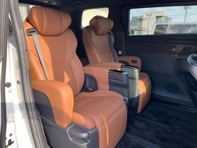 【オットマン付セカンドシート】シートベンチレーション/パワーリクライニング/サイドテーブル等&hellip;ファーストクラスで過ごすような満ち足りたひとときを、ご満喫いただけます。