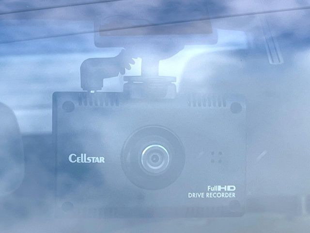 �y�h���C�u���R�[�_�[�z�h���C�u���R�[�_�[����!���s���͂������A������^�]�⎖�̂ɑ��������ہA�f���ŋL�^���A����̃��X�N�ɔ����܂��B���L�^�pSD�J�[�h�͂��q�l�����g�ł��������������K�v������܂��B