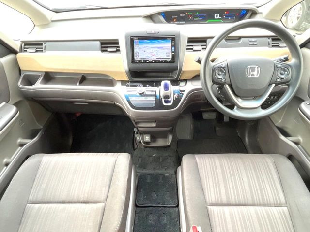 フリードハイブリッド