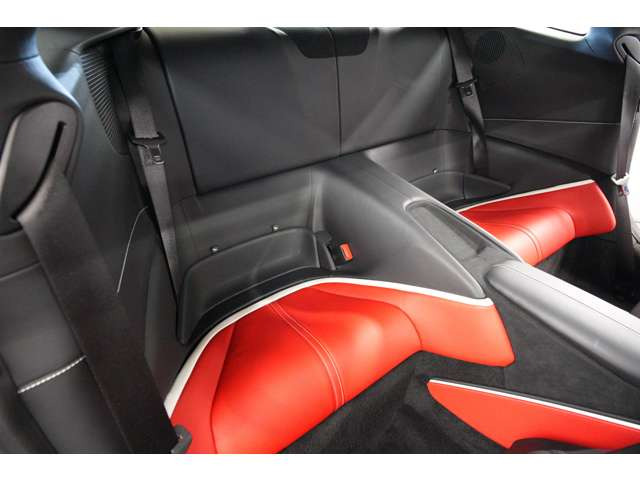 �ǂ��ɘȂ�ł��f����G���K���X�B���[�}�̓f�U�C���Ƒ��肪�� ���ɒ��a����GT���f���B