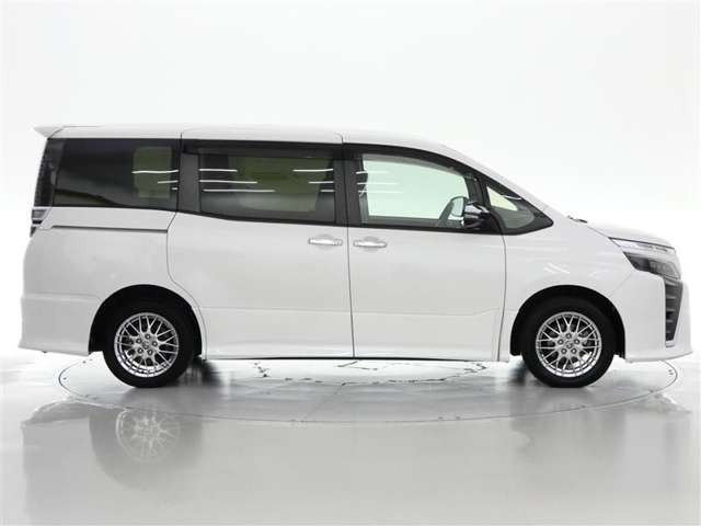 ヴォクシー1.8 ハイブリッド ZS 煌III