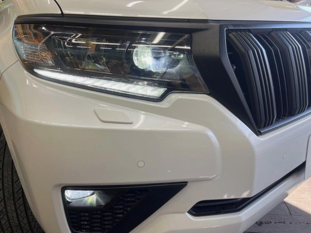 �yLED�w�b�h���C�g�z���V����ԑ��s�����ǍD�Ȏ��E���m�ۂ����S���ĉ^�]�ł��鍂�P�xLED�w�b�h���C�g�𑕔�!�_�����x�������A����d�͂��}�����Ă��܂��B