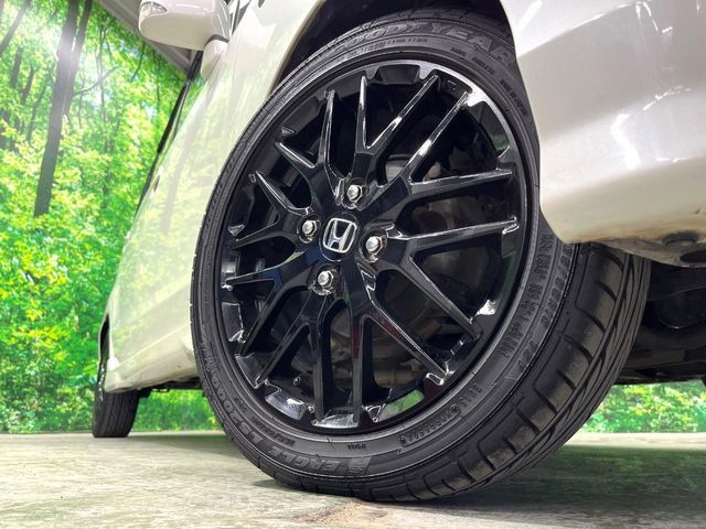 �y����15�C���`�A���~�z�C�[���z�O�ςɃ}�b�`���������A���~�z�C�[���𑕒����Ă���܂��B�e��ЊO�A���~�z�C�[����A�X�^�b�h���X�^�C�����戵�����Ă���܂��B���񂲑��k����������