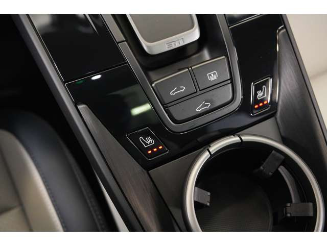 �V�[�g�q�[�^�[������A�����G�߂ł����K�ȃh���C�r���O�������B4way�X�|�[�c�V�[�g�v���X�ɓ������ꂽ�q�[�^�[�����ʂƔw�������f�������߁A�̂��ݍ��ނ悤�ȐS�n�悳��񋟂��܂��B