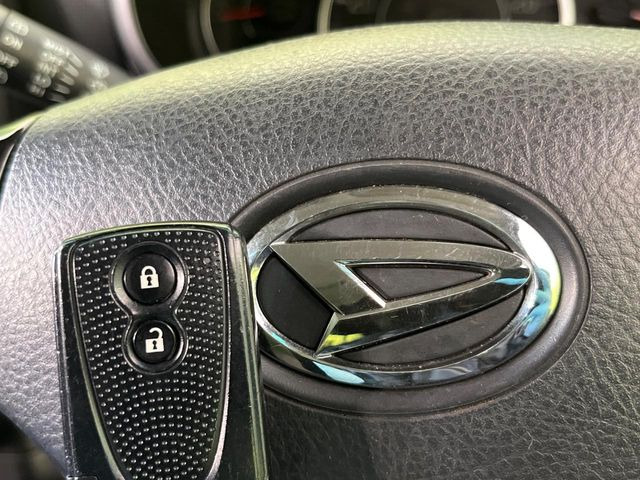 �y�L�[�t���[�V�X�e���z�J�o����|�P�b�g�ɓ��ꂽ�܂܂ł��h�A�̎{���E�������\�ȃX�}�[�g�L�[�𑕔��B�G���W���̃I���E�I�t�����J�M�����o���K�v����������Ƃ��Ă��֗��ł���