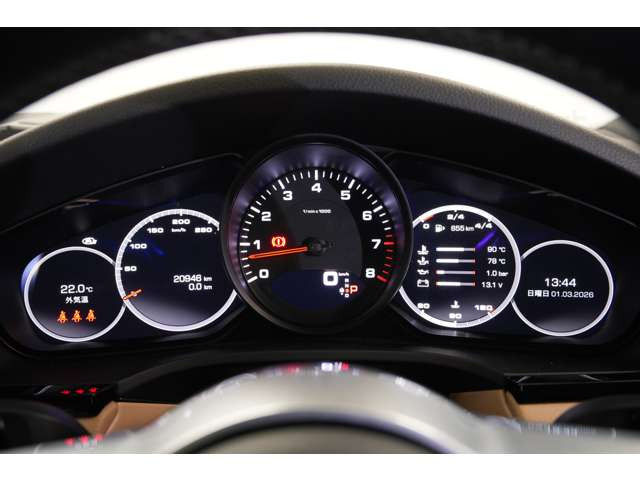 �Z���^�[�Ƀ^�R���[�^�[���z�u����A�A�i���O���[�^�[�ƂȂ��Ă���܂��B�ēx���[�^�[�̓f�W�^���ŏ����ׂ����m�F���邱�Ƃ��ł��܂��B