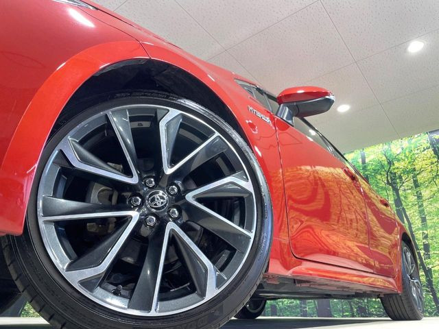 �y����18�C���`�A���~�z�C�[���z�O�ςɃ}�b�`���������A���~�z�C�[���𑕒����Ă���܂��B�e��ЊO�A���~�z�C�[����A�X�^�b�h���X�^�C�����戵�����Ă���܂��B���񂲑��k����������