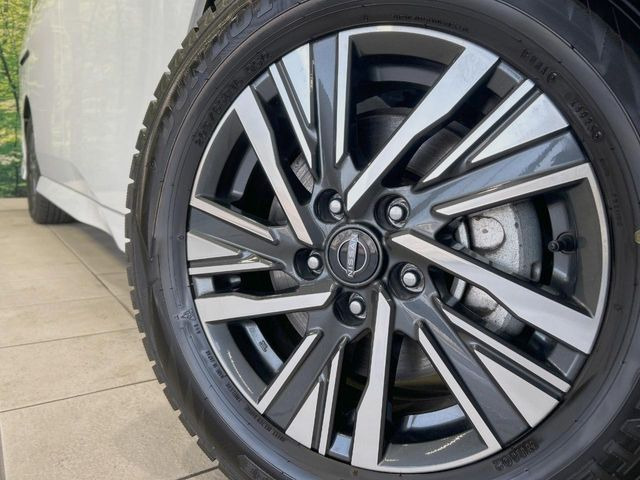 �y����16�C���`�A���~�z�C�[���z�O�ςɃ}�b�`���������A���~�z�C�[���𑕒����Ă���܂��B�e��ЊO�A���~�z�C�[����A�X�^�b�h���X�^�C�����戵�����Ă���܂��B���񂲑��k����������