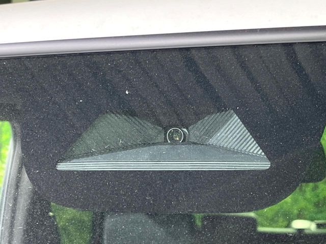 �y�z���_�Z���V���O�z���s���ɑO���̎ԗ�����F�����A�Փ˂������Ȏ��͌x��ƃu���[�L�ŏՓˉ���Ɣ�Q�y�����A�V�X�g�B�����S�Ƀh���C�u�����y���݂��������܂��B