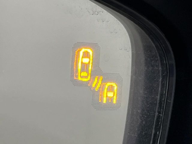 �y�u���C���h�X�|�b�g���j�^�����O�z���s���A�h�A�~���[�̎��p�ɂȂ�₷���ӏ��Ɍ㑱�Ԃ��ڋ߂���ƃT�C�h�~���[�t�߂Ɍx����\���A�h���C�o�[�ɒ��ӊ��N�����Ă���܂��B