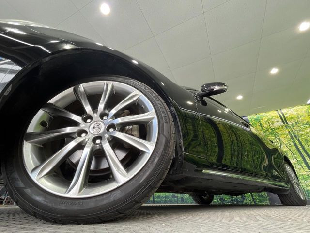 �y����OP18�C���`�A���~�z�C�[���z�O�ςɃ}�b�`���������A���~�z�C�[���𑕒����Ă���܂��B�e��ЊO�A���~�z�C�[����A�X�^�b�h���X�^�C�����戵�����Ă���܂��B���񂲑��k����������