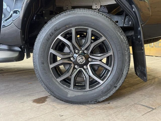 �y�O���[�h��p����18�C���`�A���~�z�C�[���z�f�U�C�����̍��������A���~�z�C�[���𑕒����Ă���܂��B�e��ЊO�A���~�z�C�[����A�X�^�b�h���X�^�C�����戵�����Ă���܂��B���񂲑��k����������