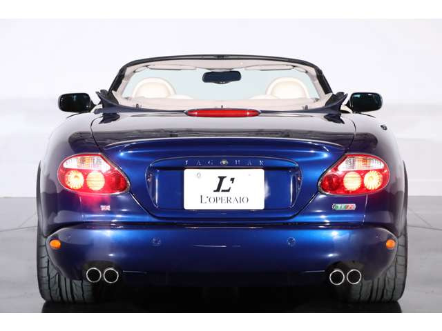 ����ȃ��C���Ɛ����ȑ��`�ŃX�|�[�e�B�����ۗ������Ă��܂��B��^�̃��A�o���p�[�Ɛ������ꂽ�e�[�������v���㎿�������o���A�I�[�v�����ł��ԑS�̗̂D��ȃv���|�[�V�����𑹂Ȃ�Ȃ��f�U�C���ł��B