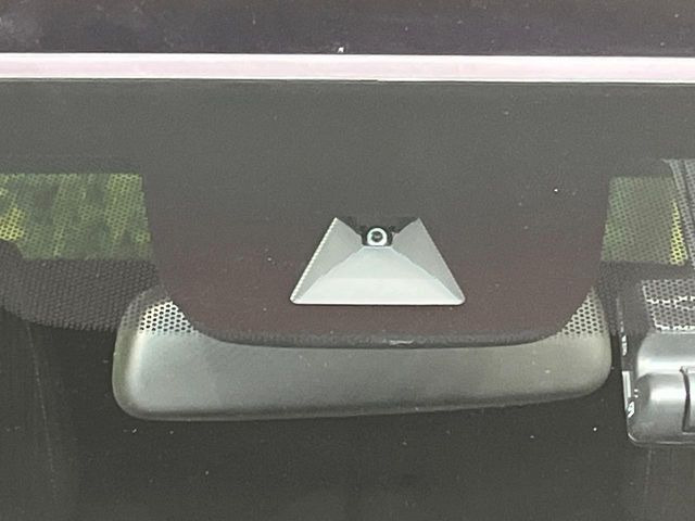 �y�z���_�Z���V���O�z���s���ɑO���̎ԗ�����F�����A�Փ˂������Ȏ��͌x��ƃu���[�L�ŏՓˉ���Ɣ�Q�y�����A�V�X�g�B�����S�Ƀh���C�u�����y���݂��������܂��B