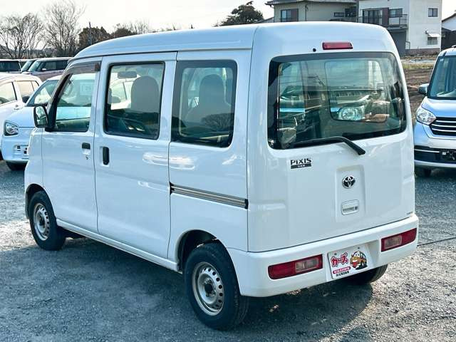 ���X�ł͌y�����Ԃ��畁�ʎԂ܂ŕ��L���I�[�����[�J�[�̎Ԏ�E�F�E�O���[�h��L�x�ɑ����Ă���܂��B