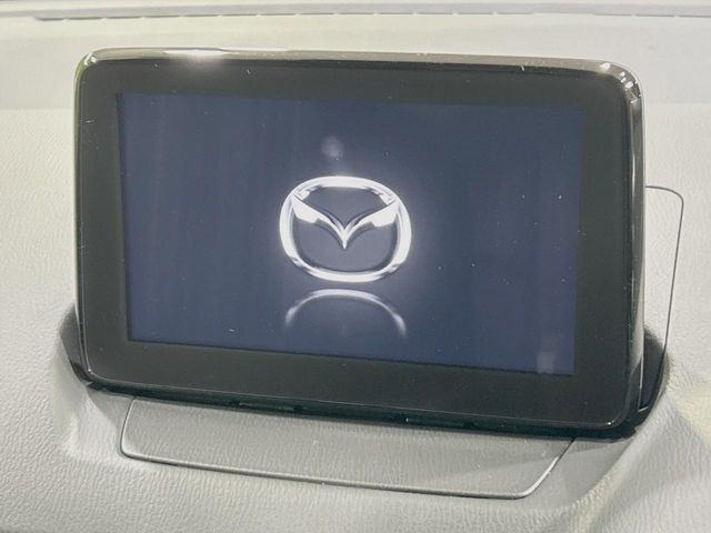 �y�}�c�_�R�l�N�g�z�ԓ��̕��͋C�Ƀ}�b�`������̌^�^�C�v�̃f�B�X�v���C�B�e����q�ݒ��Bluetooth�Đ����A�l�X�ȋ@�\���y���߂܂��B��pSD�J�[�h�̂��w���ŁA�i�r�@�\���g�p�o���܂��B