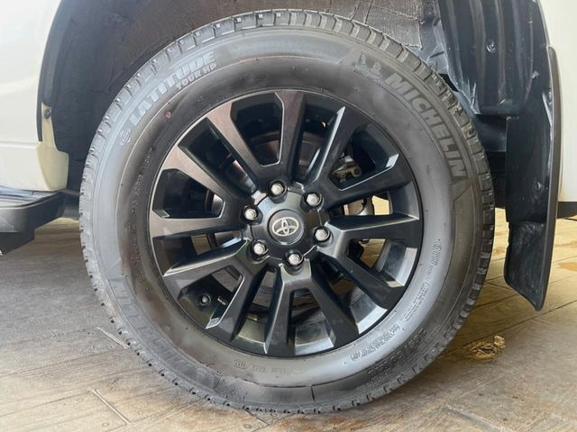 �y����18�C���`�A���~�z�C�[���z�O�ςɃ}�b�`���������A���~�z�C�[���𑕒����Ă���܂��B�e��ЊO�A���~�z�C�[����A�X�^�b�h���X�^�C�����戵�����Ă���܂��B���񂲑��k����������