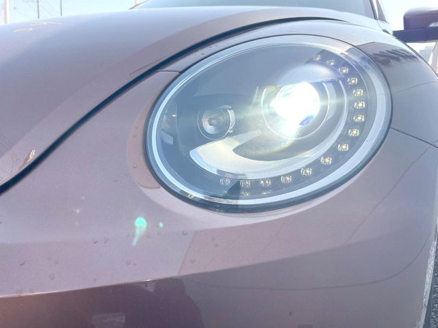 ●HIDヘッドライト:明るく前方を照らしてくれるので、悪天候や夜間の走行時も視界良好で安心してお乗りいただけます。