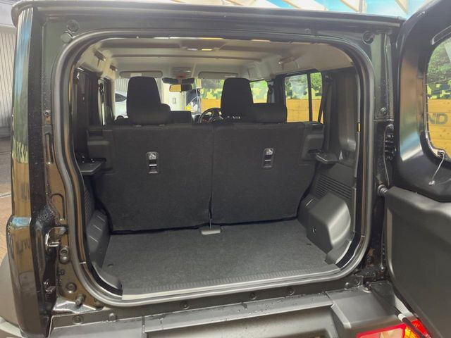 ���i�̂���������ʋ΁A���}���ɏ\���ȉ׎��X�y�[�X���m�ۂ��Ă���܂��B�Z�J���h�V�[�g��|���ƁA�傫�ȉו��̐ύڂ��\�ł���