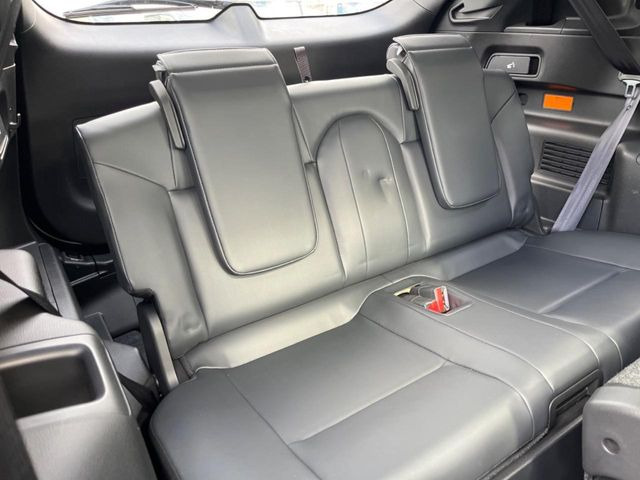 3列目シートはもちろん状態良好☆大人でもゆったりと座って頂けますので、大人数でのお出かけもラクラクです♪ご家族で、気の知れた仲間で、ドライブに行くのが楽しみですね♪