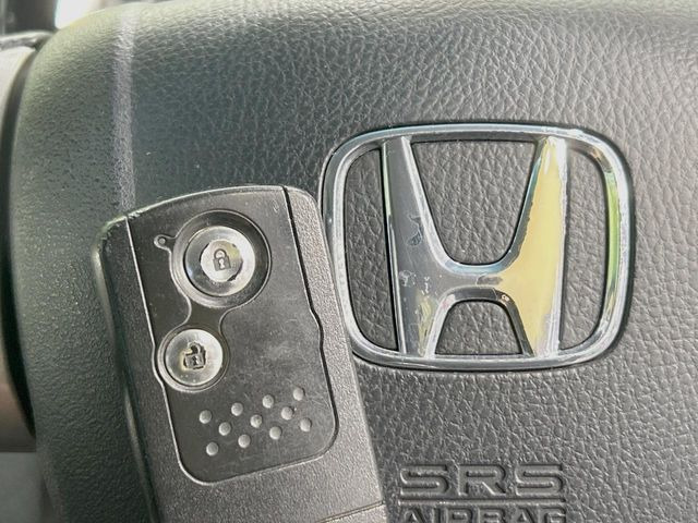 �yHonda�X�}�[�g�L�[�z�J�o����|�P�b�g�ɓ��ꂽ�܂܂ł��h�A�̎{���E�������\�ȃX�}�[�g�L�[�𑕔��B�G���W���̃I���E�I�t�����J�M�����o���K�v����������Ƃ��Ă��֗��ł���