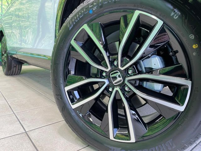 �y����18�C���`�A���~�z�C�[���z�O�ςɃ}�b�`���������A���~�z�C�[���𑕒����Ă���܂��B�e��ЊO�A���~�z�C�[����A�X�^�b�h���X�^�C�����戵�����Ă���܂��B���񂲑��k����������