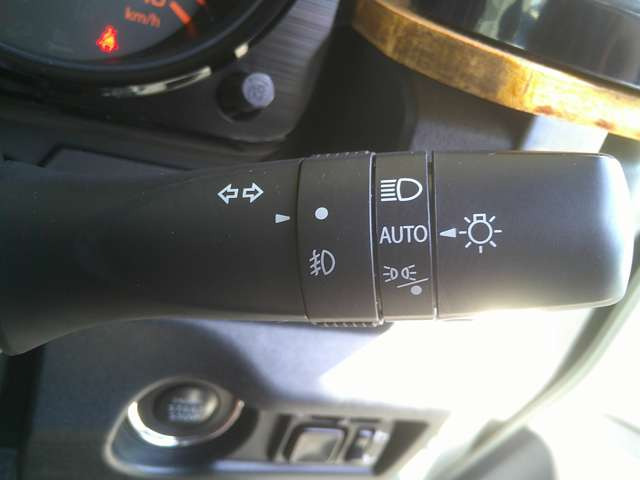 ���I�[�g���C�g&�n�C�r�[���A�V�X�g�����̖͂��邳�����m���Ď����Ń��C�g�_�����Ă���g���l���Ȃǂŕ֗��ł��B�����!�Ό��ԂȂǂ����m���ăn�C&hArr;���[�������Ő؂�ւ��Ă���܂��B