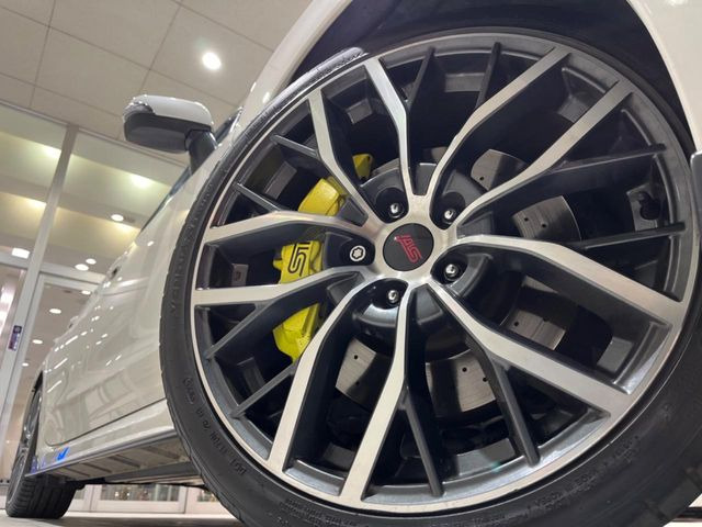 �y����19�C���`�A���~�z�C�[���z�O�ςɃ}�b�`���������A���~�z�C�[���𑕒����Ă���܂��B�e��ЊO�A���~�z�C�[����A�X�^�b�h���X�^�C�����戵�����Ă���܂��B���񂲑��k����������