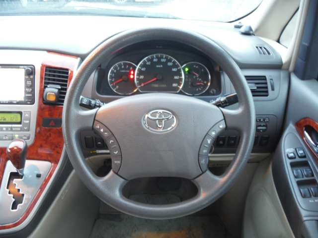 ���X�͔N�����x�ƂȂ��Ă���܂��B�c�Ǝ��Ԃ�10:00�`19:00�ł��B