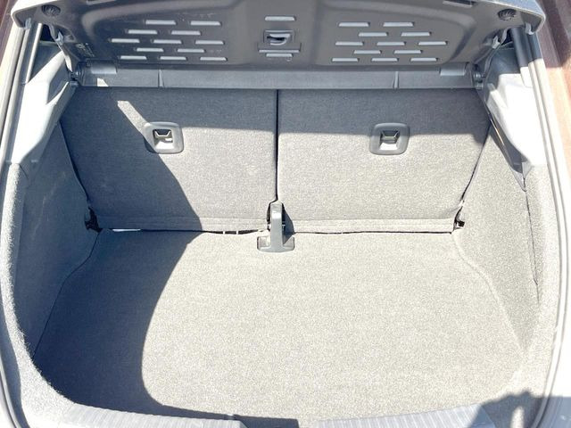 ●トランクルーム:趣味が広がる収容スペース!これだけの広さがあればお買い物やレジャーなどにも最適です!使用感も少なくきれいな状態を維持しております。