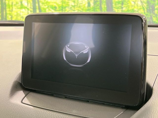 �y8�C���`�}�c�_�R�l�N�g�z�ԓ��̕��͋C�Ƀ}�b�`������^�̃f�B�X�v���C�B�X�}�z�ڑ��ł̃i�r�g�p��Bluetooth�Đ����A�l�X�ȋ@�\���y���߂܂��B�����I�ȃ_�C�������삪�\�ŁA�g��������ǍD�ł��B