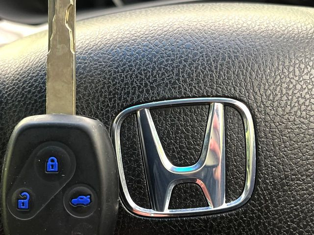 �yHonda�X�}�[�g�L�[�z�J�o����|�P�b�g�ɓ��ꂽ�܂܂ł��h�A�̎{���E�������\�ȃX�}�[�g�L�[�𑕔��B�G���W���̃I���E�I�t�����J�M�����o���K�v����������Ƃ��Ă��֗��ł���