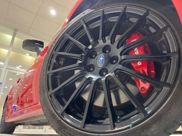 �y����18�C���`�A���~�z�C�[���z�O�ςɃ}�b�`���������A���~�z�C�[���𑕒����Ă���܂��B�e��ЊO�A���~�z�C�[����A�X�^�b�h���X�^�C�����戵�����Ă���܂��B���񂲑��k����������