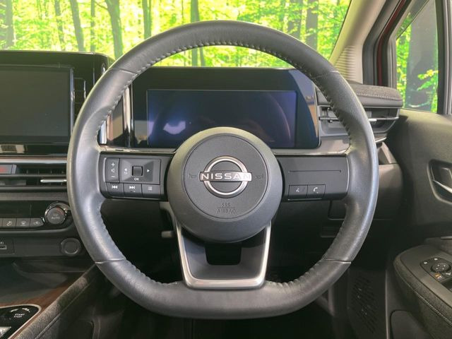 【ステアリングスイッチ】運転中、前方から目線をそらすことなく、オーディオ等の操作が可能な便利機能!安心&快適なドライブを演出してくれます♪