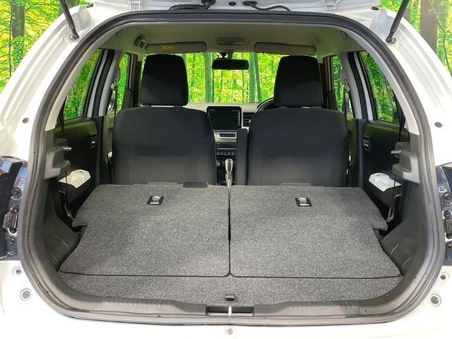 ���i�̂���������ʋ΁A���}���ɏ\���ȉ׎��X�y�[�X���m�ۂ��Ă���܂��B�Z�J���h�V�[�g��|���ƁA�傫�ȉו��̐ύڂ��\�ł���