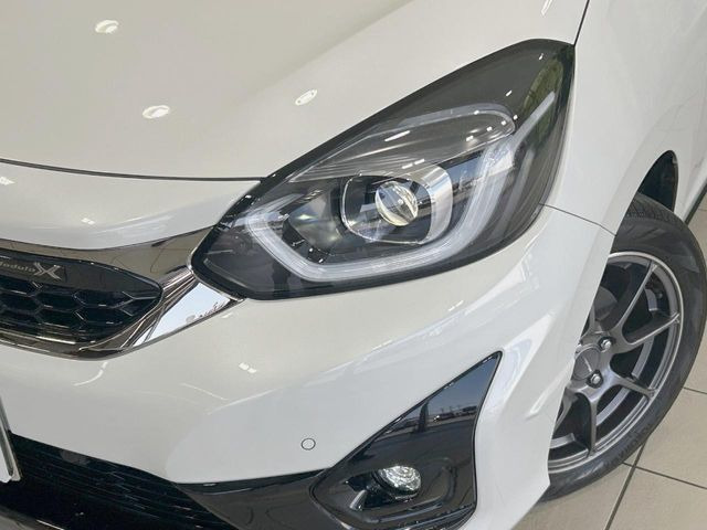 �yLED�w�b�h���C�g�z���V����ԑ��s�����ǍD�Ȏ��E���m�ۂ����S���ĉ^�]�ł��鍂�P�xLED�w�b�h���C�g�𑕔�!�_�����x�������A����d�͂��}�����Ă��܂��B