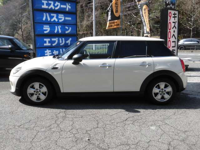 ���Ђ́u�i���ƃv���C�V���O�v��O��I�ɂ������A�ŐV��������A���^�C���Ɍ������A�S�����x���̈����Ŕ̔����Ă���܂��B�d����Ɋւ��܂��Ă��A�S�ԕK�����Ђ̎d����S�����ڂŌ��Č��I���Ĕ����Ă���܂��B