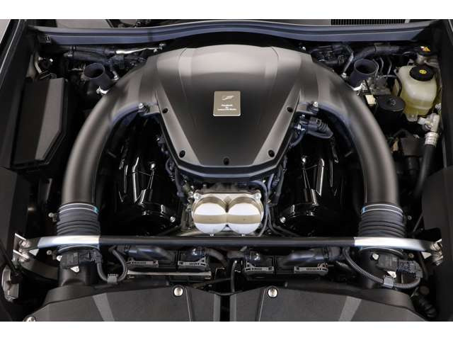 4.8L V�^10�C���G���W������́AYAMAHA�Ƃ̋����J���ɂ��u�V�g�̙��K�v�ɂ��g������b�����G���W���T�E���h��苿�����A�������10�N���߂������ł͍X�Ȃ�l�C�𔎂������ʂȃ��f���ł��B