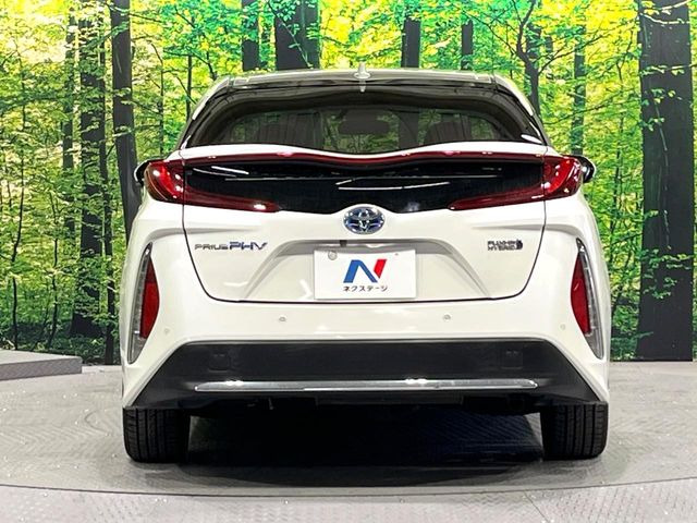 安心の最長10年・走行無制限保証(有償)をご用意。保証内容も充実はもちろん、無料点検&オイル交換や、年中無休の全国・24時間ロードサービスも付帯されておりますのでご安心下さい。