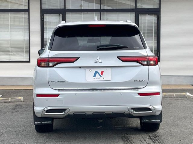 安心の最長10年・走行無制限保証(有償)をご用意。保証内容も充実はもちろん、無料点検&オイル交換や、年中無休の全国・24時間ロードサービスも付帯されておりますのでご安心下さい。