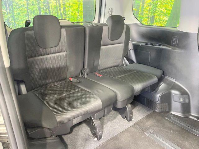 3列目シートはもちろん状態良好☆大人でもゆったりと座って頂けますので、大人数でのお出かけもラクラクです♪ご家族で、気の知れた仲間で、ドライブに行くのが楽しみですね♪